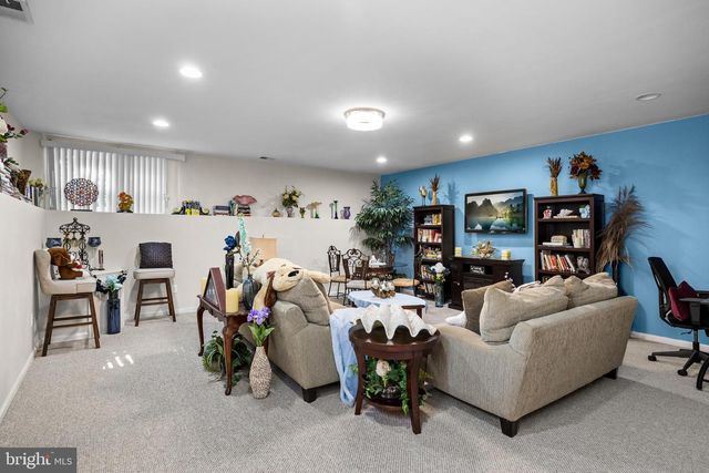 34 MEADOW CIR, Mays Landing, NJ 08330