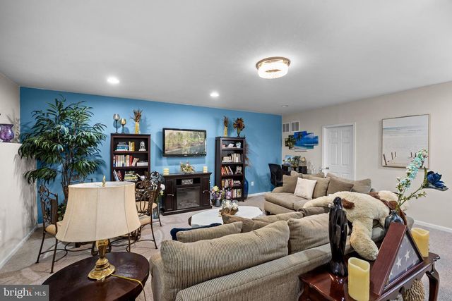 34 MEADOW CIR, Mays Landing, NJ 08330