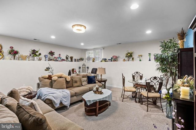 34 MEADOW CIR, Mays Landing, NJ 08330