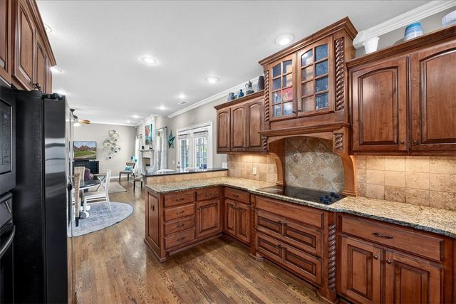 402 SE Hendrix Street, Bentonville, AR 72712