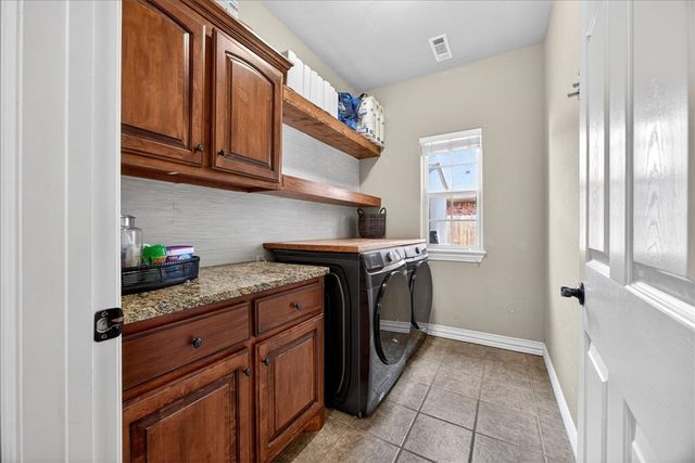 402 SE Hendrix Street, Bentonville, AR 72712
