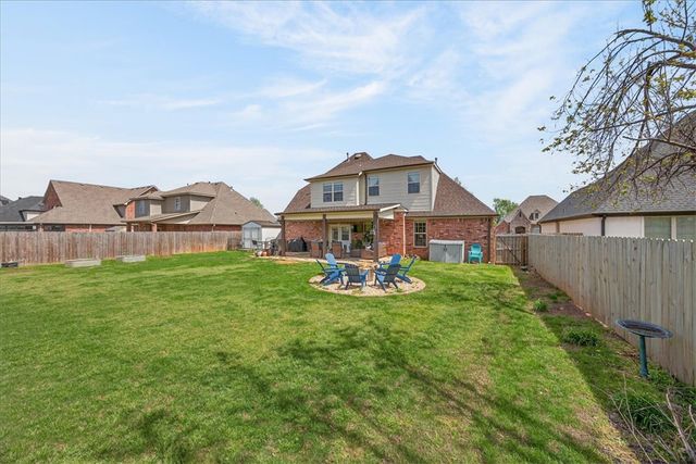 402 SE Hendrix Street, Bentonville, AR 72712