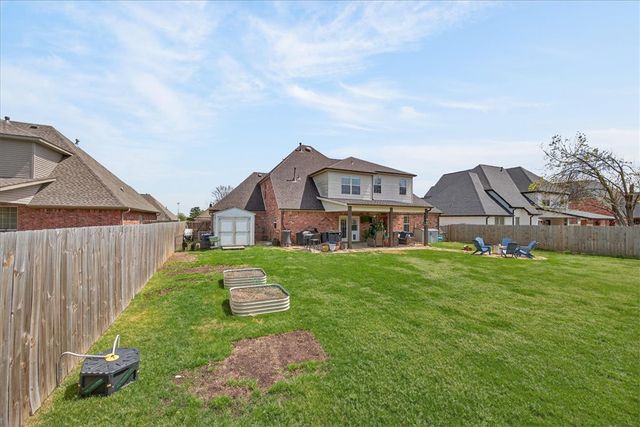 402 SE Hendrix Street, Bentonville, AR 72712