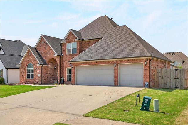 402 SE Hendrix Street, Bentonville, AR 72712