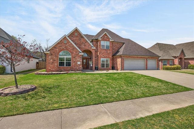 402 SE Hendrix Street, Bentonville, AR 72712