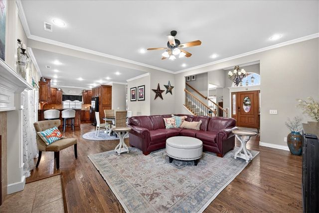 402 SE Hendrix Street, Bentonville, AR 72712