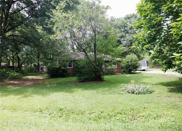 127 Perry Street, Loganville, GA 30052