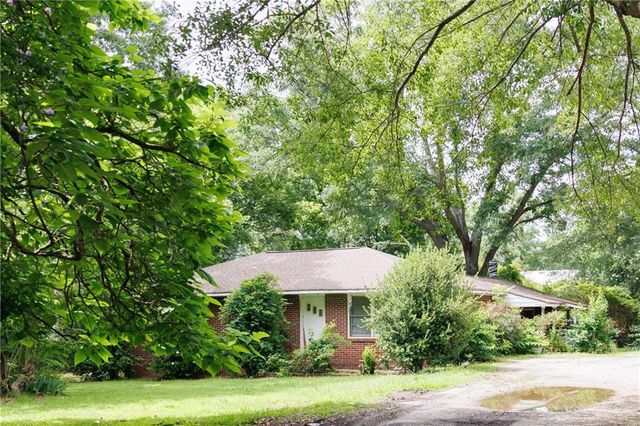 127 Perry Street, Loganville, GA 30052