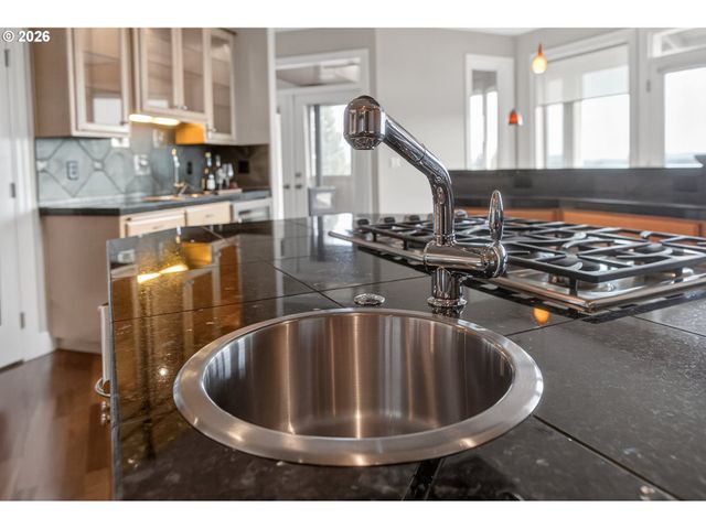 32333 Sw LAUREL Rd, Hillsboro, OR 97123