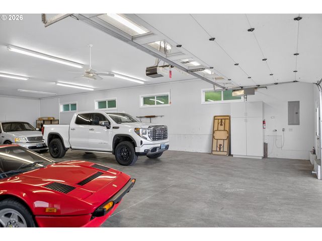 32333 Sw LAUREL Rd, Hillsboro, OR 97123