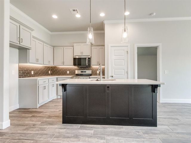 7708 Wilshire Woods Drive, Yukon, OK 73099