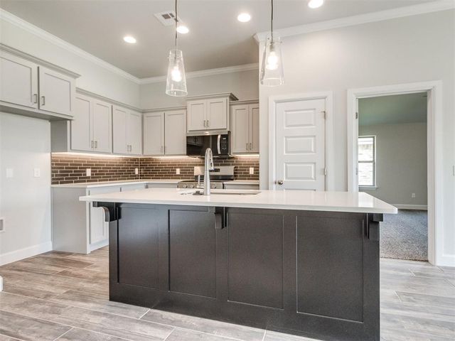 7708 Wilshire Woods Drive, Yukon, OK 73099