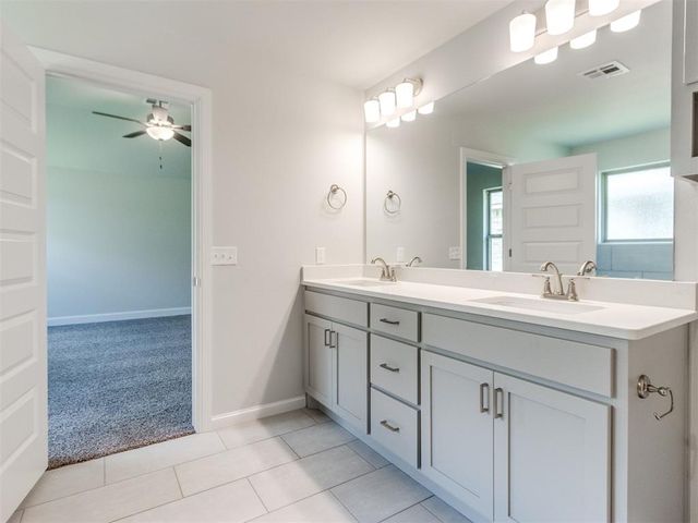 7708 Wilshire Woods Drive, Yukon, OK 73099