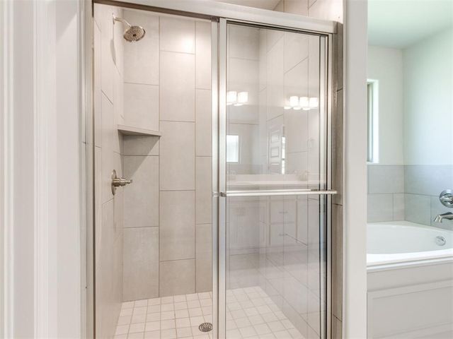 7708 Wilshire Woods Drive, Yukon, OK 73099