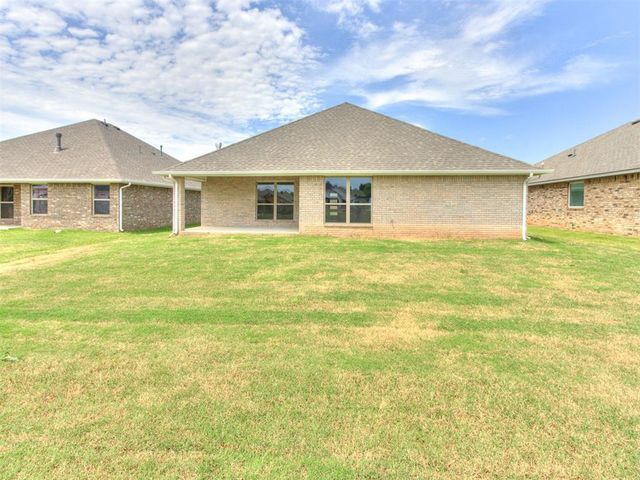 7708 Wilshire Woods Drive, Yukon, OK 73099
