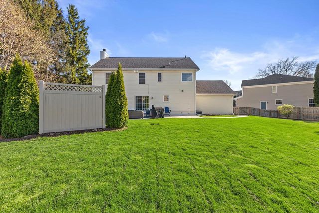 3540 McIntosh LANE, New Berlin, WI 53151