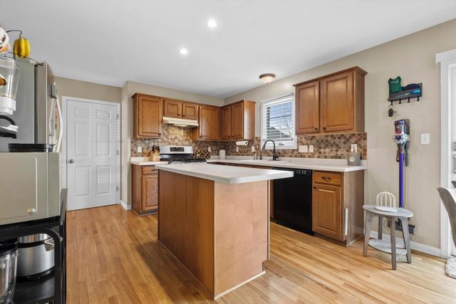 3540 McIntosh LANE, New Berlin, WI 53151