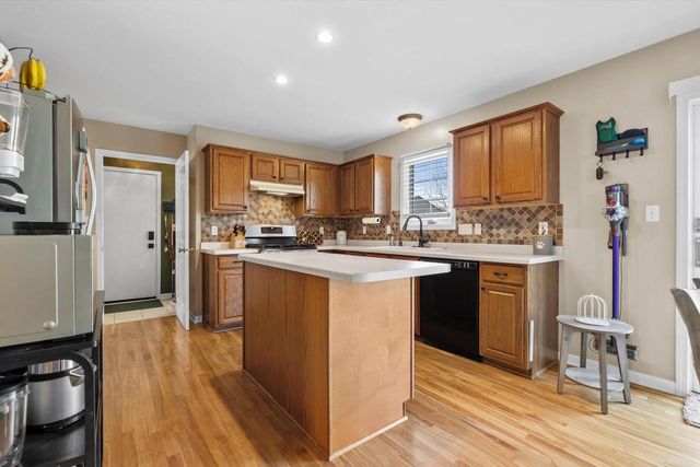 3540 McIntosh LANE, New Berlin, WI 53151