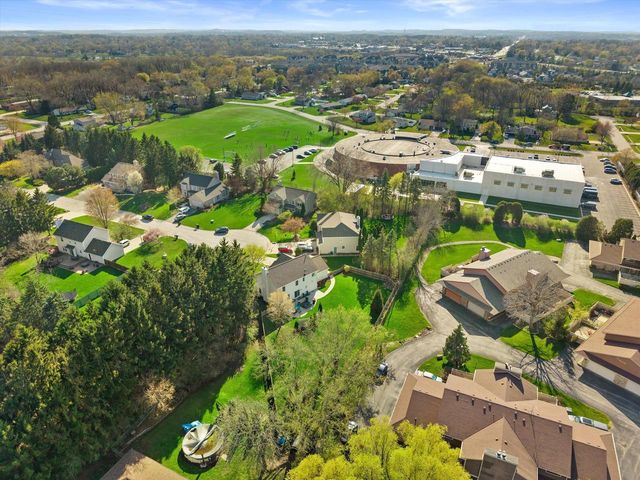 3540 McIntosh LANE, New Berlin, WI 53151