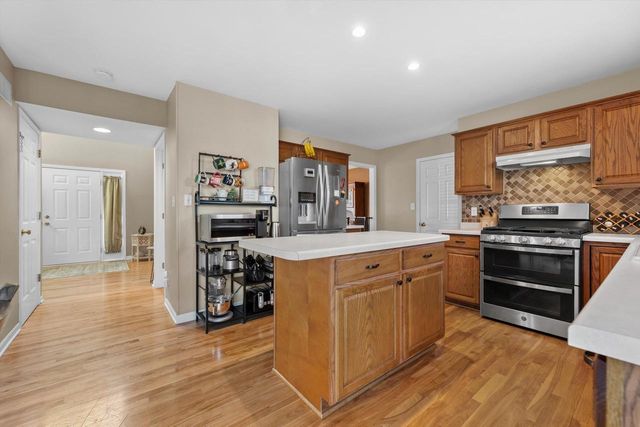 3540 McIntosh LANE, New Berlin, WI 53151