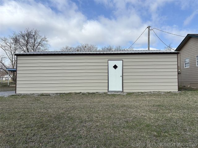 153 5th Street, Healdton, OK 73438