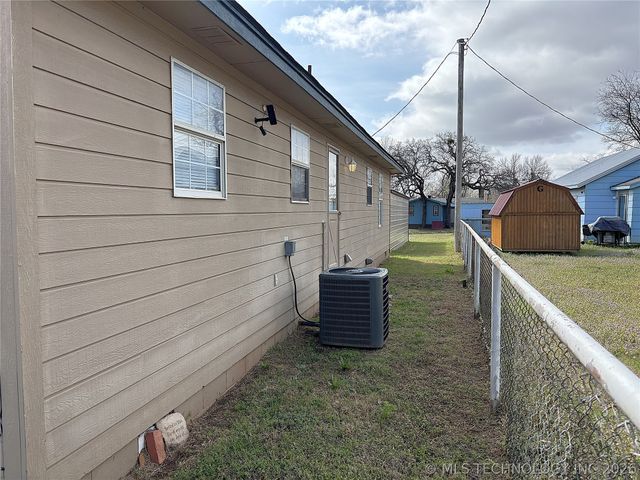 153 5th Street, Healdton, OK 73438