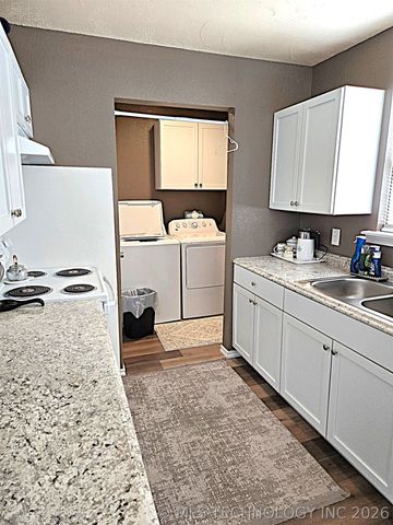 153 5th Street, Healdton, OK 73438