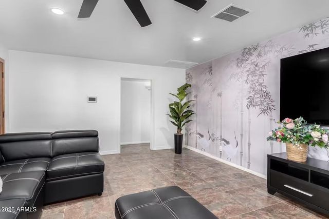 490 N VINE Street, Chandler, AZ 85225