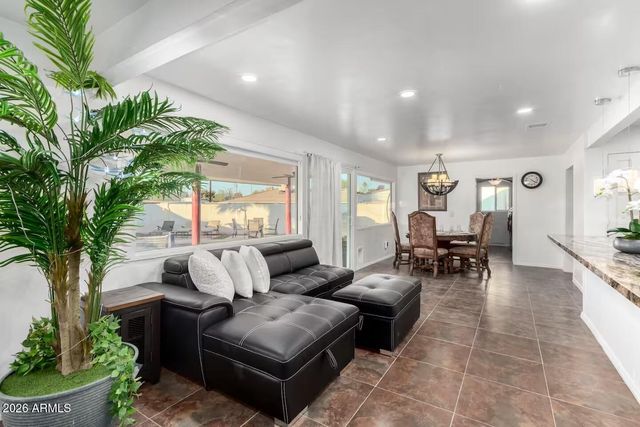 490 N VINE Street, Chandler, AZ 85225