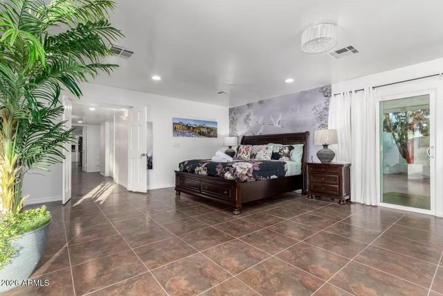 490 N VINE Street, Chandler, AZ 85225