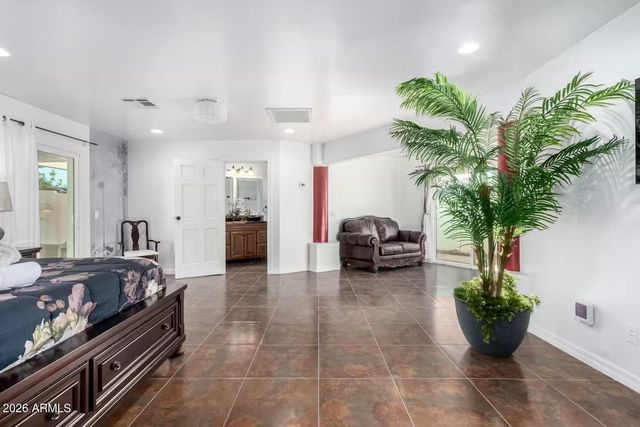 490 N VINE Street, Chandler, AZ 85225