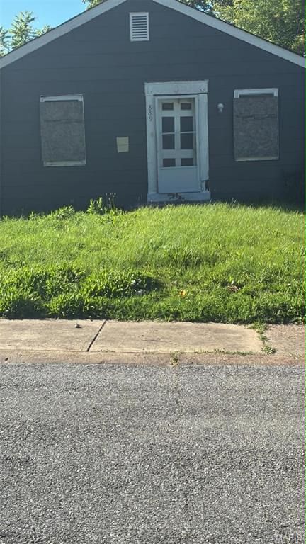 889 Gustav Avenue, St Louis, MO 63147