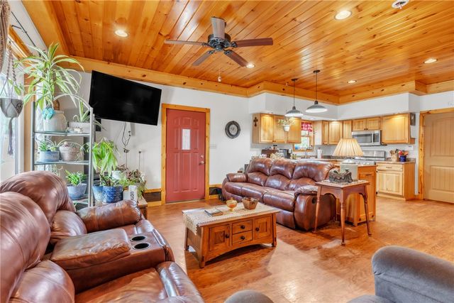 1895 Lencer Dr, Pine Grove Twp, PA 16260