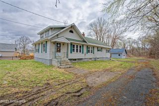 387 Hudson River Road, Halfmoon, NY 12188