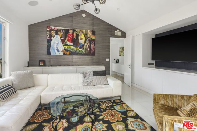 1377 Miller Place, Los Angeles, CA 90069