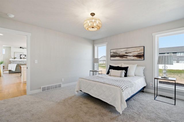 N8871 KILLARNEY WAY, Menasha, WI 54952