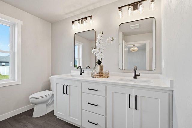 N8871 KILLARNEY WAY, Menasha, WI 54952