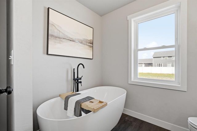 N8871 KILLARNEY WAY, Menasha, WI 54952