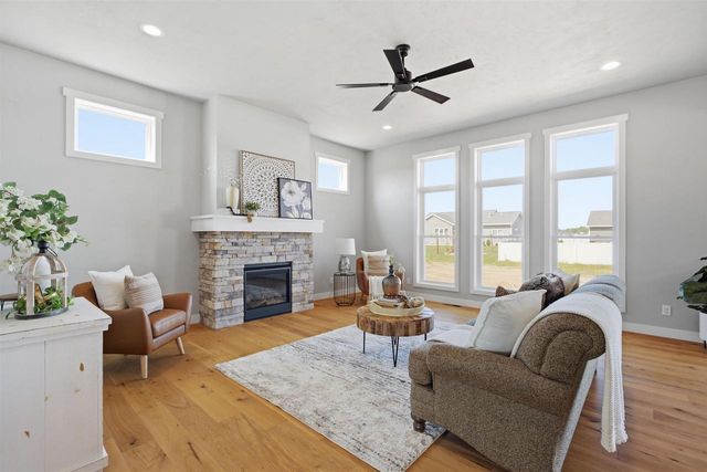 N8871 KILLARNEY WAY, Menasha, WI 54952