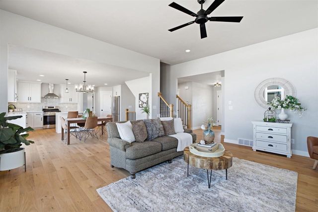 N8871 KILLARNEY WAY, Menasha, WI 54952