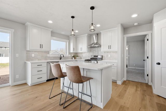 N8871 KILLARNEY WAY, Menasha, WI 54952