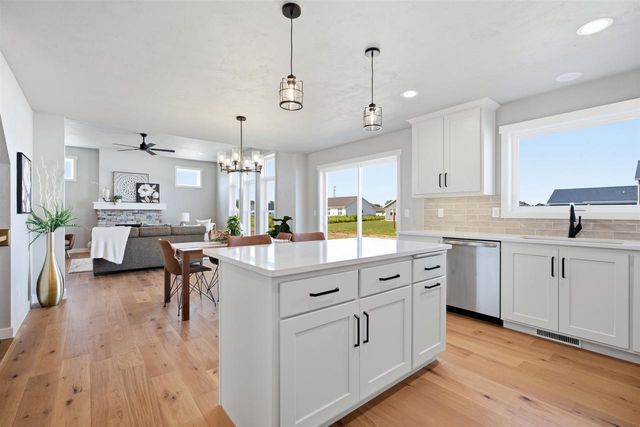 N8871 KILLARNEY WAY, Menasha, WI 54952