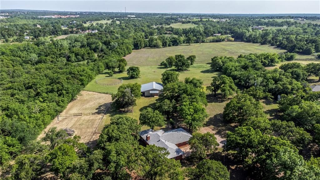 819 W Lakeview Drive, Guthrie, OK 73044