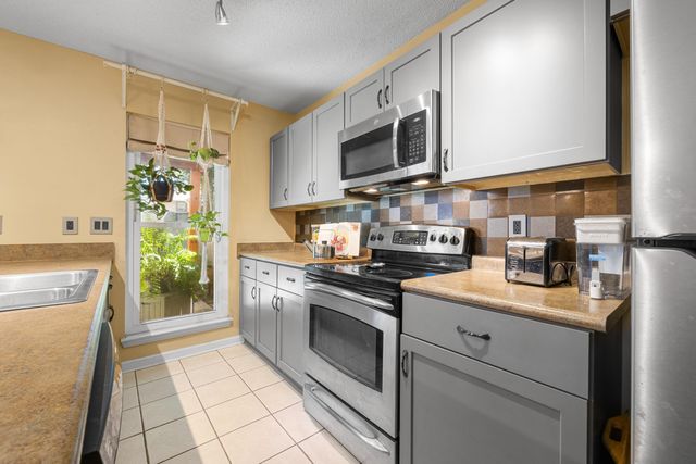 940 Central Avenue 18, Fort Walton Beach, FL 32547