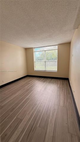 3720 Inverrary Drive 1W, Lauderhill, FL 33319