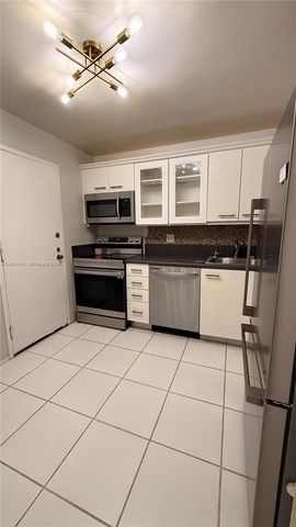 3720 Inverrary Drive 1W, Lauderhill, FL 33319