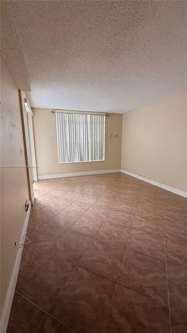 3720 Inverrary Drive 1W, Lauderhill, FL 33319