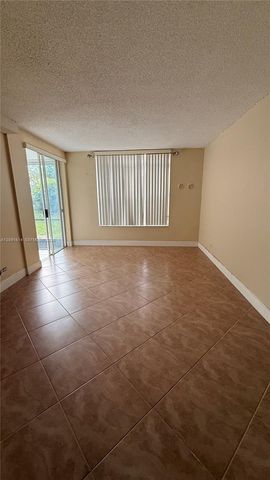 3720 Inverrary Drive 1W, Lauderhill, FL 33319