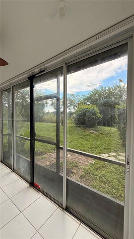 3720 Inverrary Drive 1W, Lauderhill, FL 33319