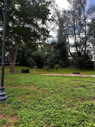 3720 Inverrary Drive 1W, Lauderhill, FL 33319